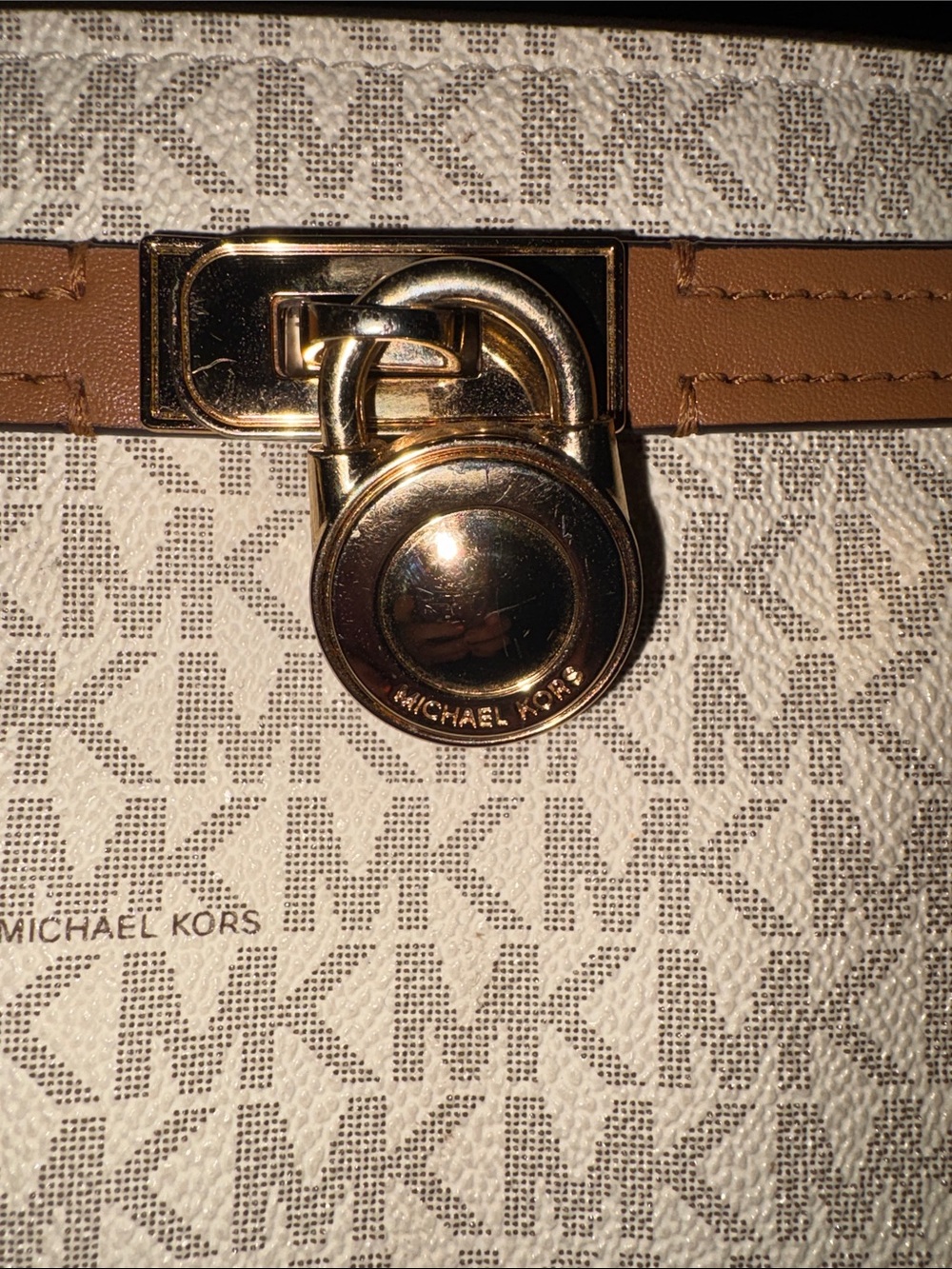 Michael Kors Signature Tote in Vanilla with Acorn Trim and Matching Wallet - Picture 14 of 16